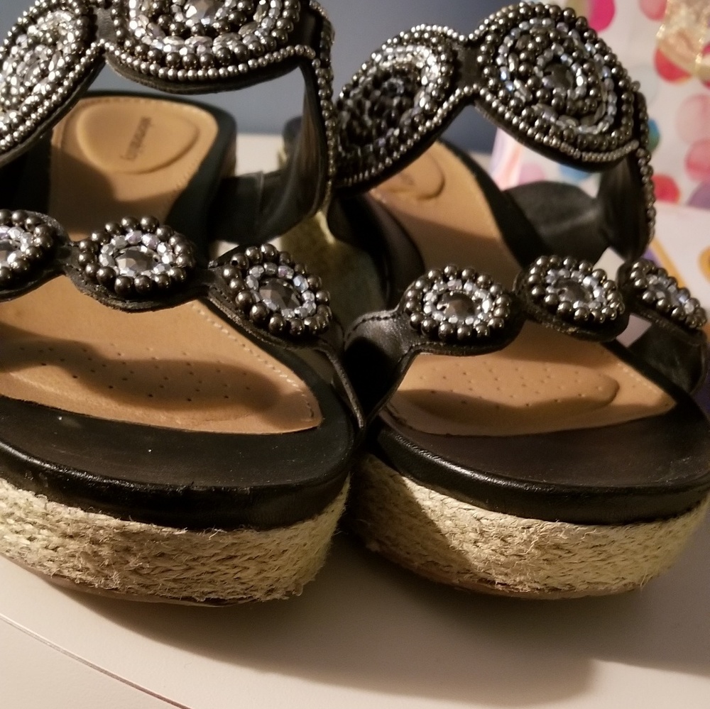 sandals - Picture 2 of 5